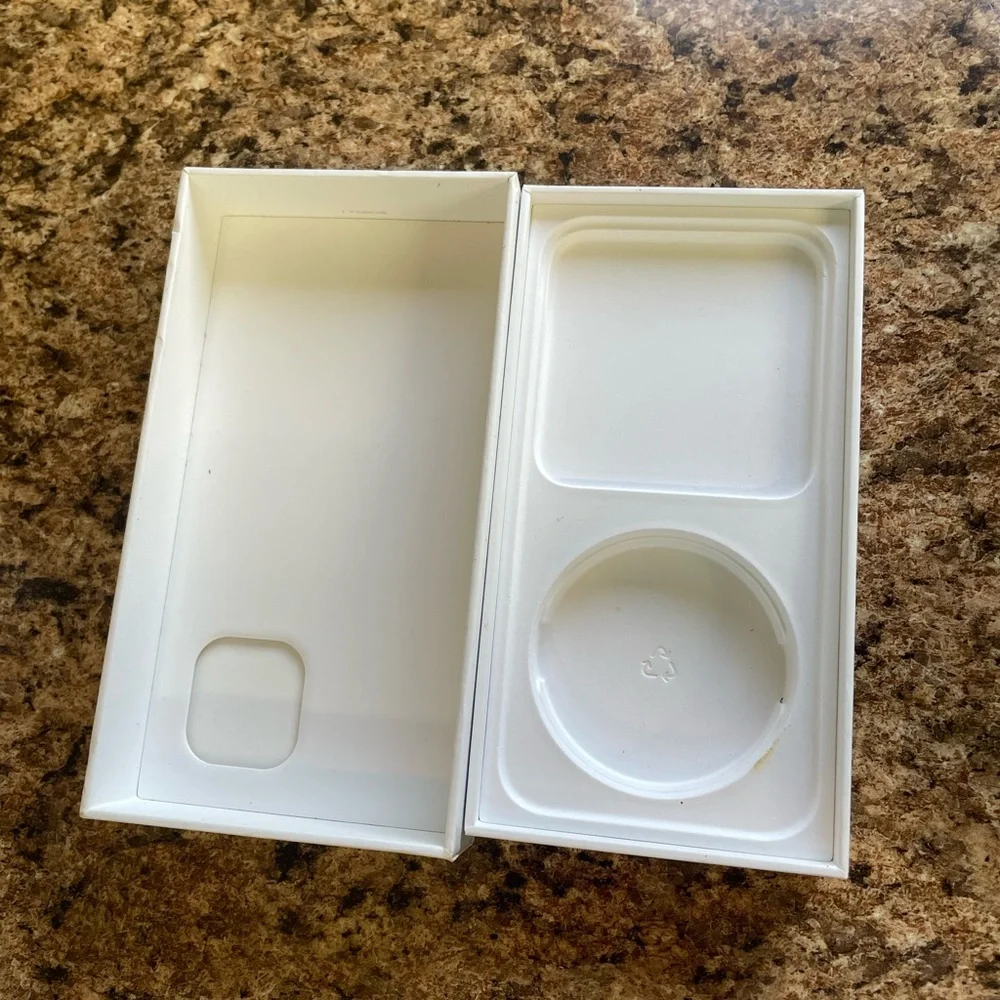 Apple‎ iPhone in Vibrant Purple empty box